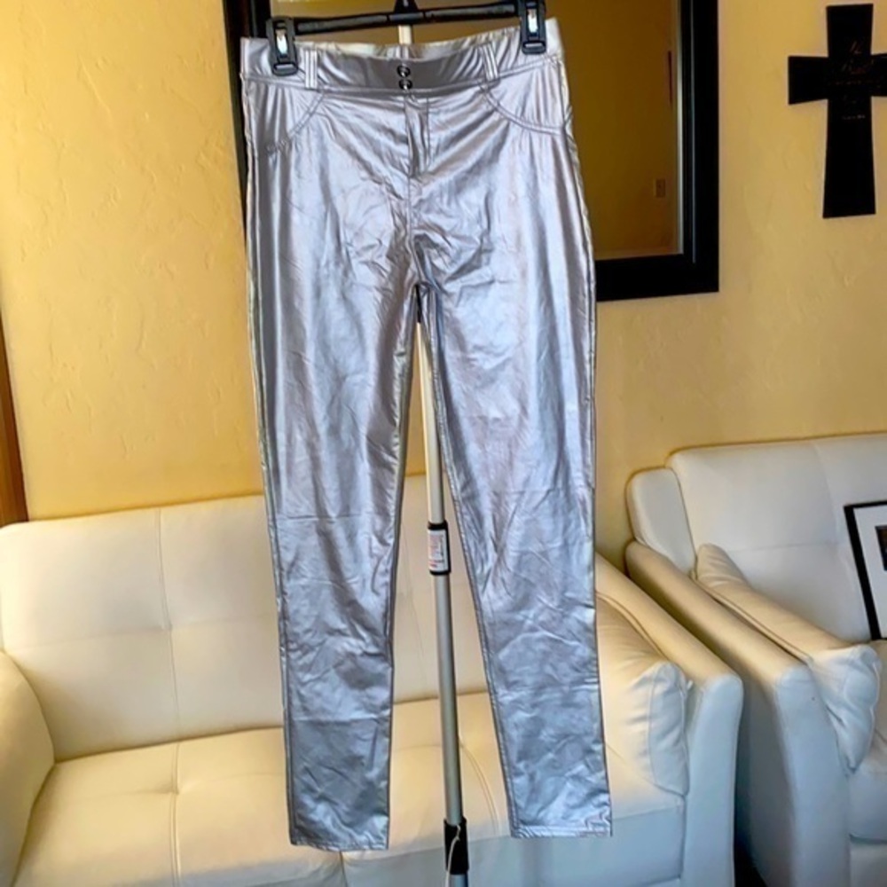 NWT , Crunch buttocks skinny pants, soft lining inside, size S or M no tags